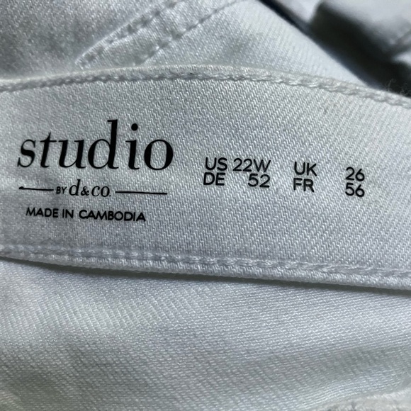 Plus size white jeans - Picture 9 of 9